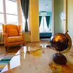 Small Paris Apartman *