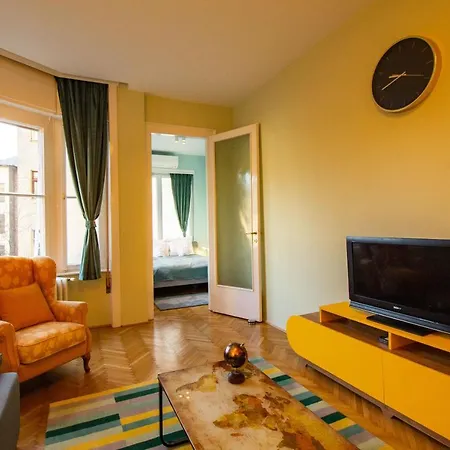 Small Paris Apartament *