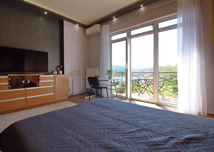 Small Paris * Budapesta